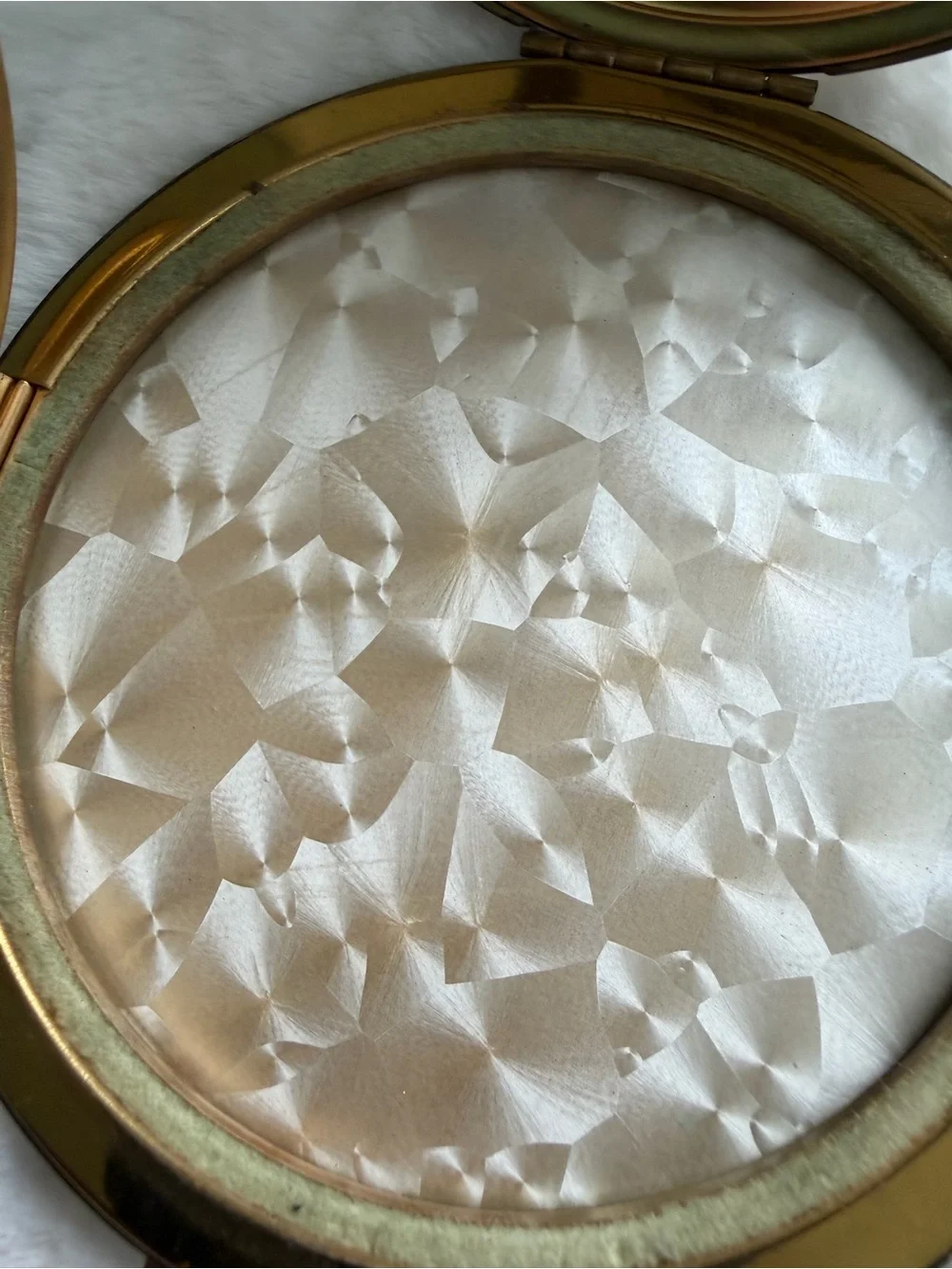 Vintage compact Circa 1940s